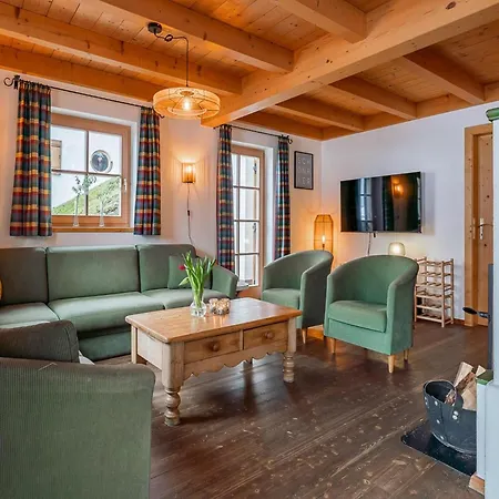 Chalet Quiet With Sauna In Koenigsleiten *