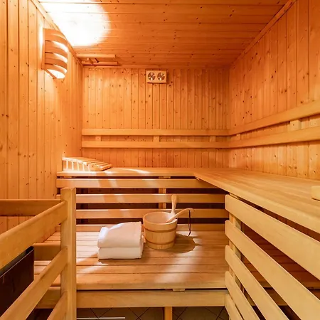 Quiet With Sauna In Koenigsleiten * Wald im Pinzgau
