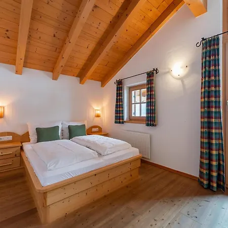 Chalet Quiet With Sauna In Koenigsleiten