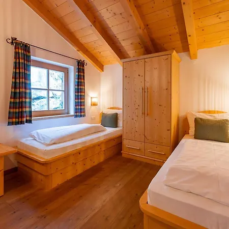 Quiet With Sauna In Koenigsleiten Wald im Pinzgau