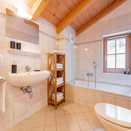 Quiet With Sauna In Koenigsleiten * Wald im Pinzgau