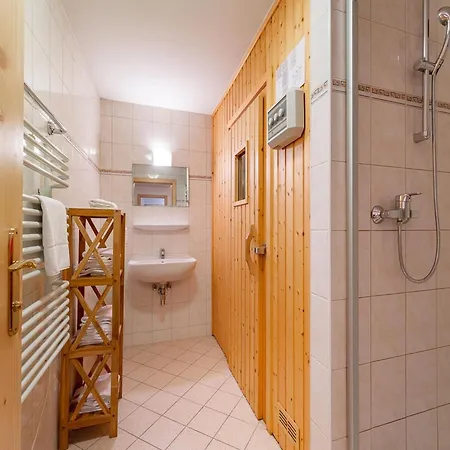Chalet Quiet With Sauna In Koenigsleiten *
